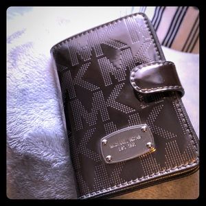 Michael Kors jet set passport wallet